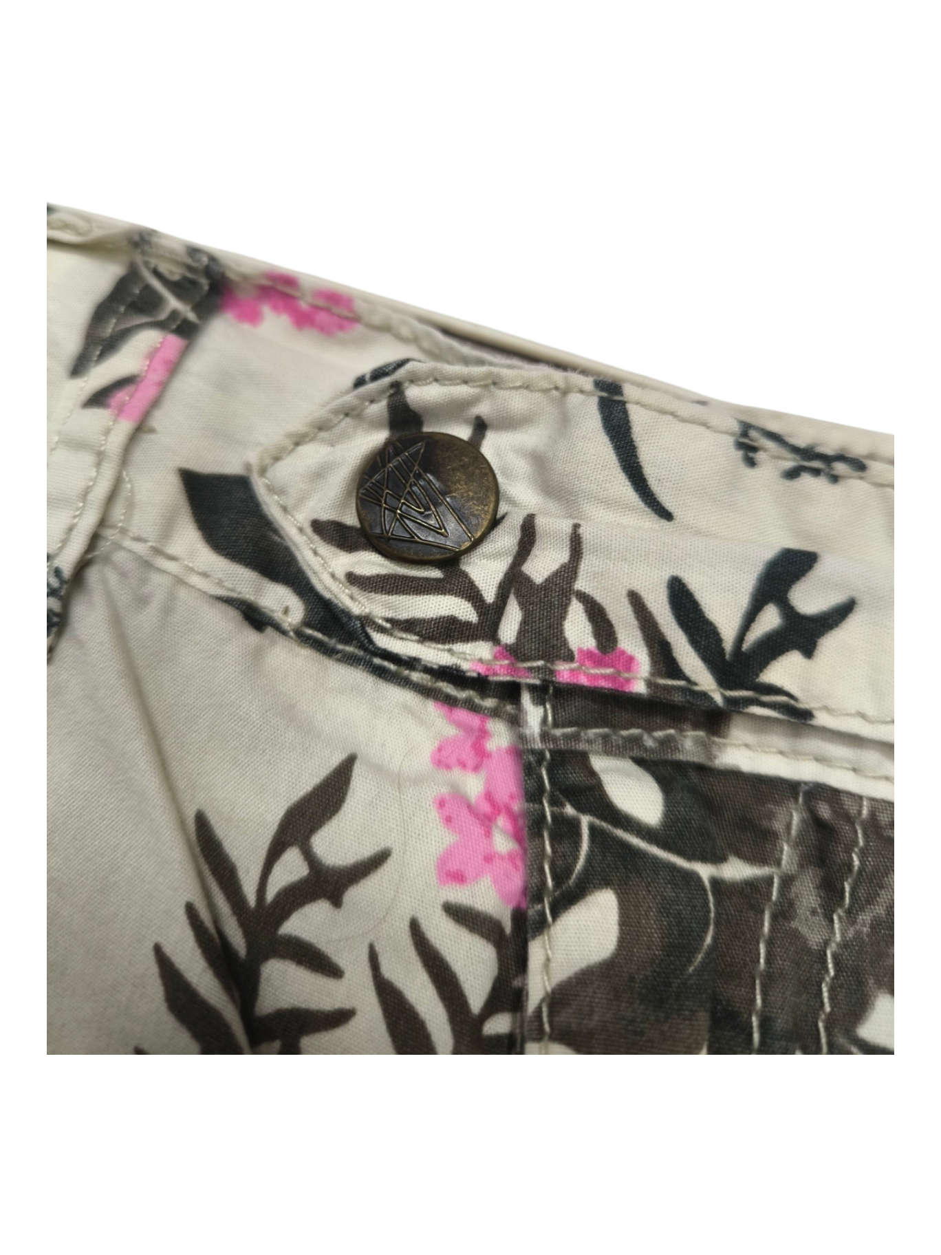Annabel´s Second Style & Co. Shorts in Creme mit Blumenprint, schwarzen und pinken Details und Metallknopf