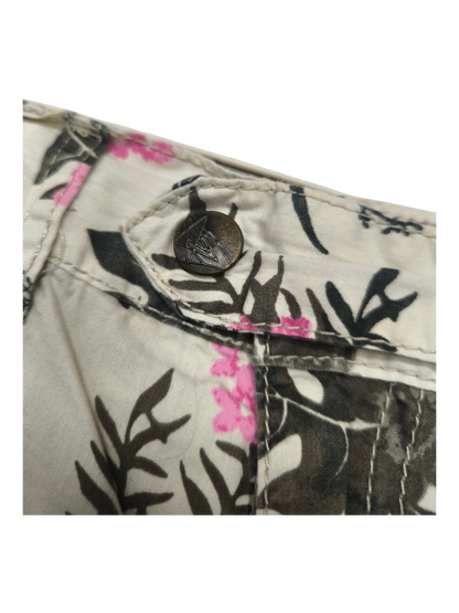 Annabel´s Second Style & Co. Shorts in Creme mit Blumenprint, schwarzen und pinken Details und Metallknopf